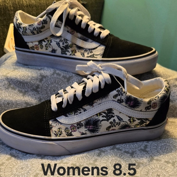 Women shoes - Picture 1 of 1
